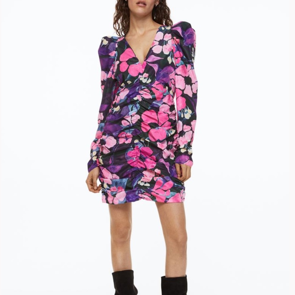 NWT H&M Gathered Puff-sleeved Dress